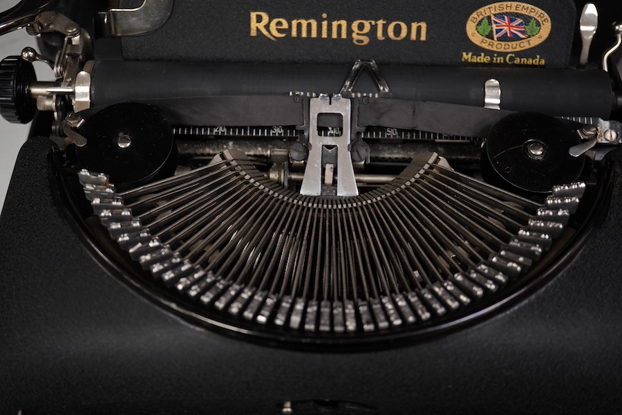 A cased Remington Model 5 portable typewriter. Condition - good.